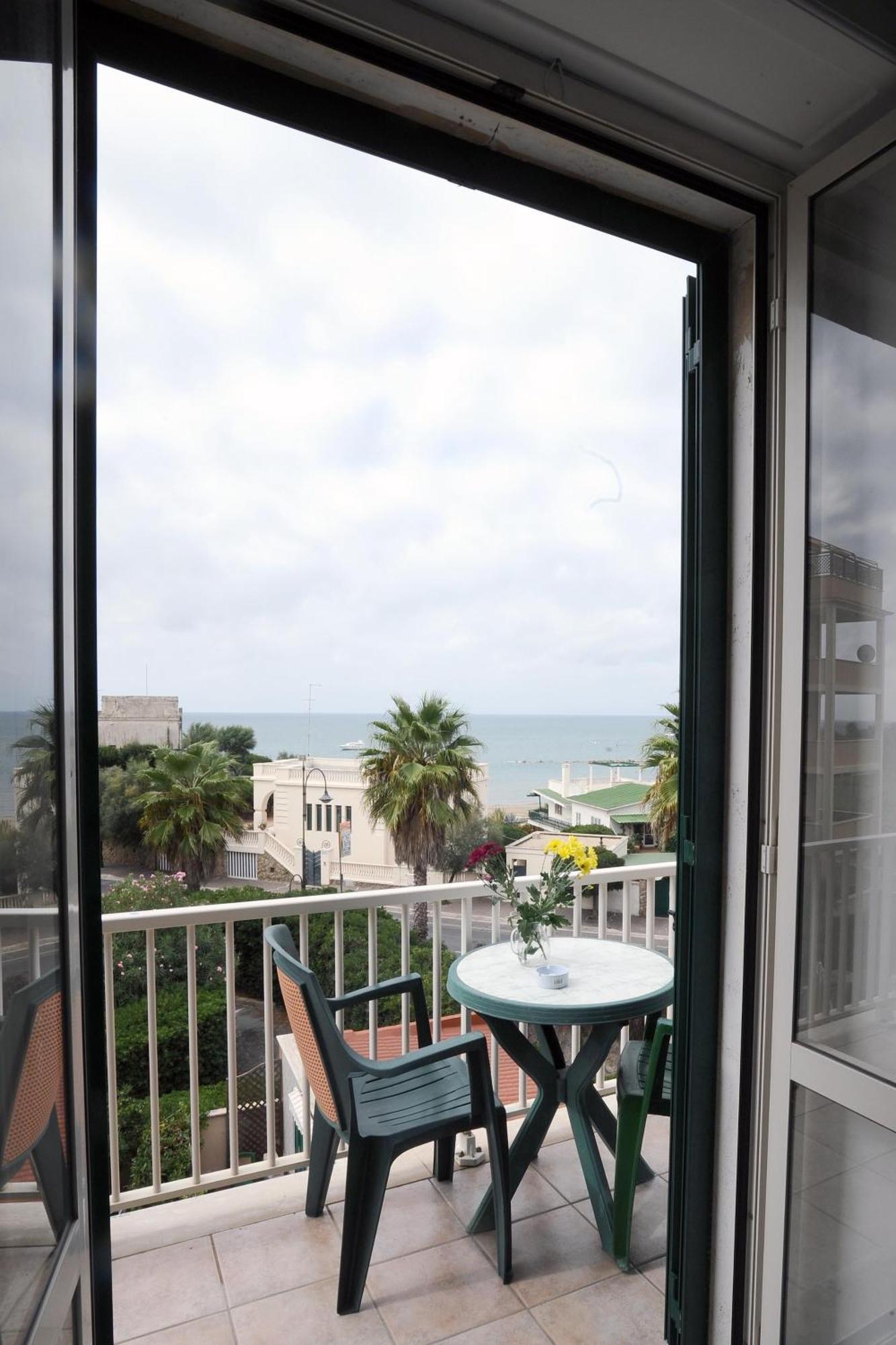 Albergo Villa Marina Anzio Bagian luar foto